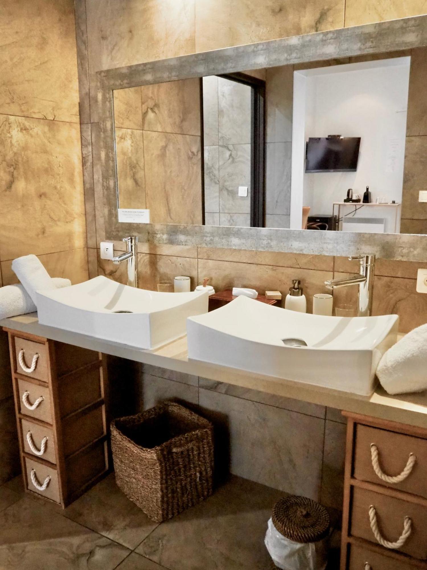 Le Jas De Joucas Hotel-Restaurant Dış mekan fotoğraf