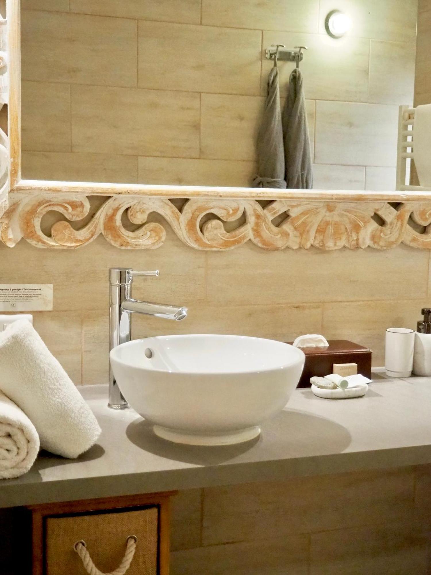 Le Jas De Joucas Hotel-Restaurant Dış mekan fotoğraf